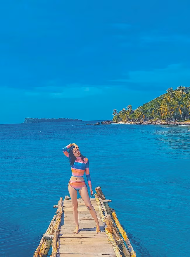 Phương Ly thích các vận động ngoài trời như đạp xe, chèo thuyền sup, bơi lội.