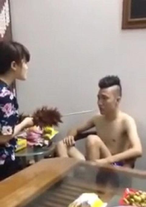 Khổ vì có vợ gọi "dạ" bảo "vâng".