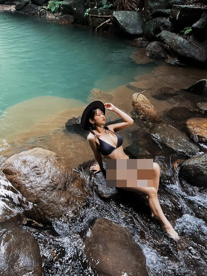 Nổi tiếng nhanh chóng nhưng hot girl TikTok này cũng vướng không ít thị phi khi trung thành với phong cách nóng mắt gây tranh cãi.