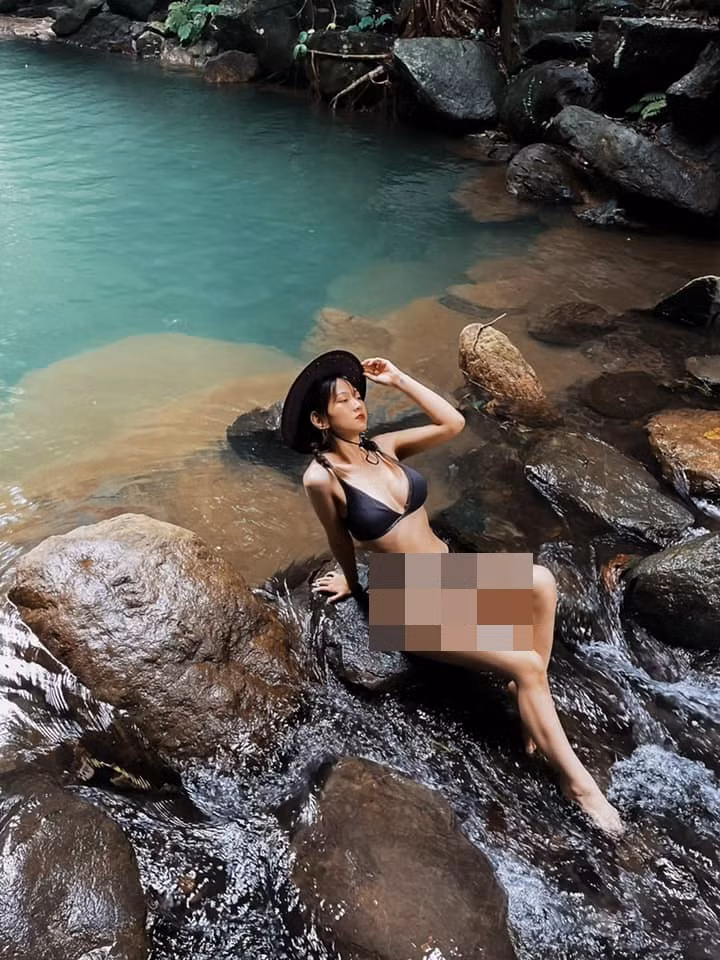 Nổi tiếng nhanh chóng nhưng hot girl TikTok này cũng vướng không ít thị phi khi trung thành với phong cách nóng mắt gây tranh cãi.