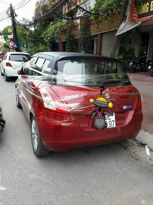 Rất nhiều cách dặn mặt của các chủ nhà đã được thực hiện để trừng phạt hành vi đỗ xe ngang ngược cản trở đi lại. Ảnh: Tổng hợp