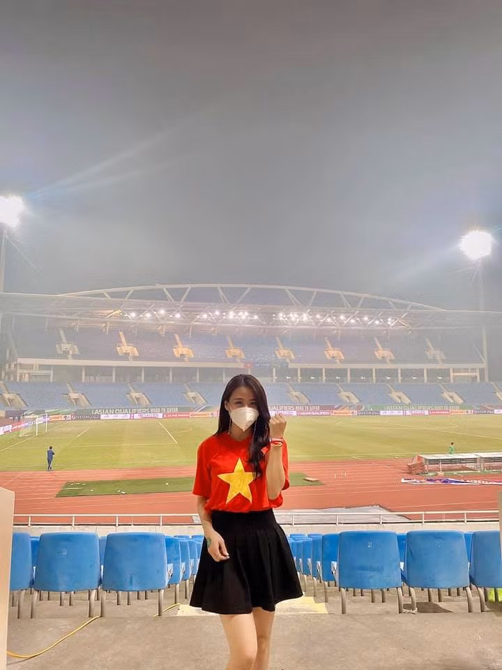 Thu Hương sở hữu gương mặt xinh đẹp cùng tài năng nổi trội trong nhiều lĩnh vực nên cô nàng nhanh chóng sở hữu lượng theo dõi khá cao.