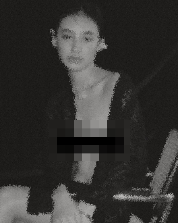 Tuy nhiên mới đây, hot girl Dương Minh Ngọc khiến nhiều người giật mình trong hình ảnh mới. Theo đó gái xinh tham gia quảng cáo cho một brand quần áo và hình ảnh được phía brand đăng tải khá nhạy cảm, để lộ bầu ngực rõ ràng.