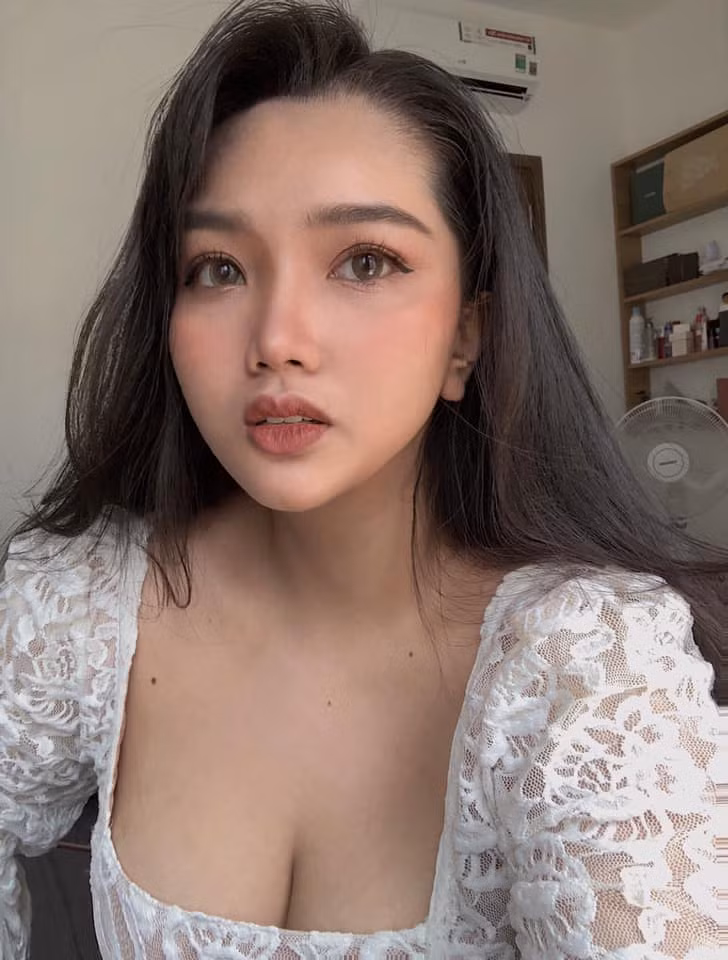 Chia sẻ hành trình giảm cân của mình, cô gái sinh năm 1999 được nhiều bạn biết đến và xin bí quyết giảm cân. Ảnh: Tổng hợp