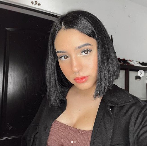 Bên cạnh công việc sáng tạo nội dung, Domelipa còn có thương hiệu kinh doanh riêng, chuyên về quần áo và phụ kiện.