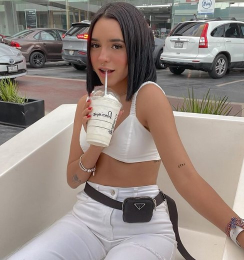 Sở hữu chiều cao không quá nổi bật song mỹ nhân này được nhận xét có vóc dáng quyến rũ với số đo 3 vòng gợi cảm.