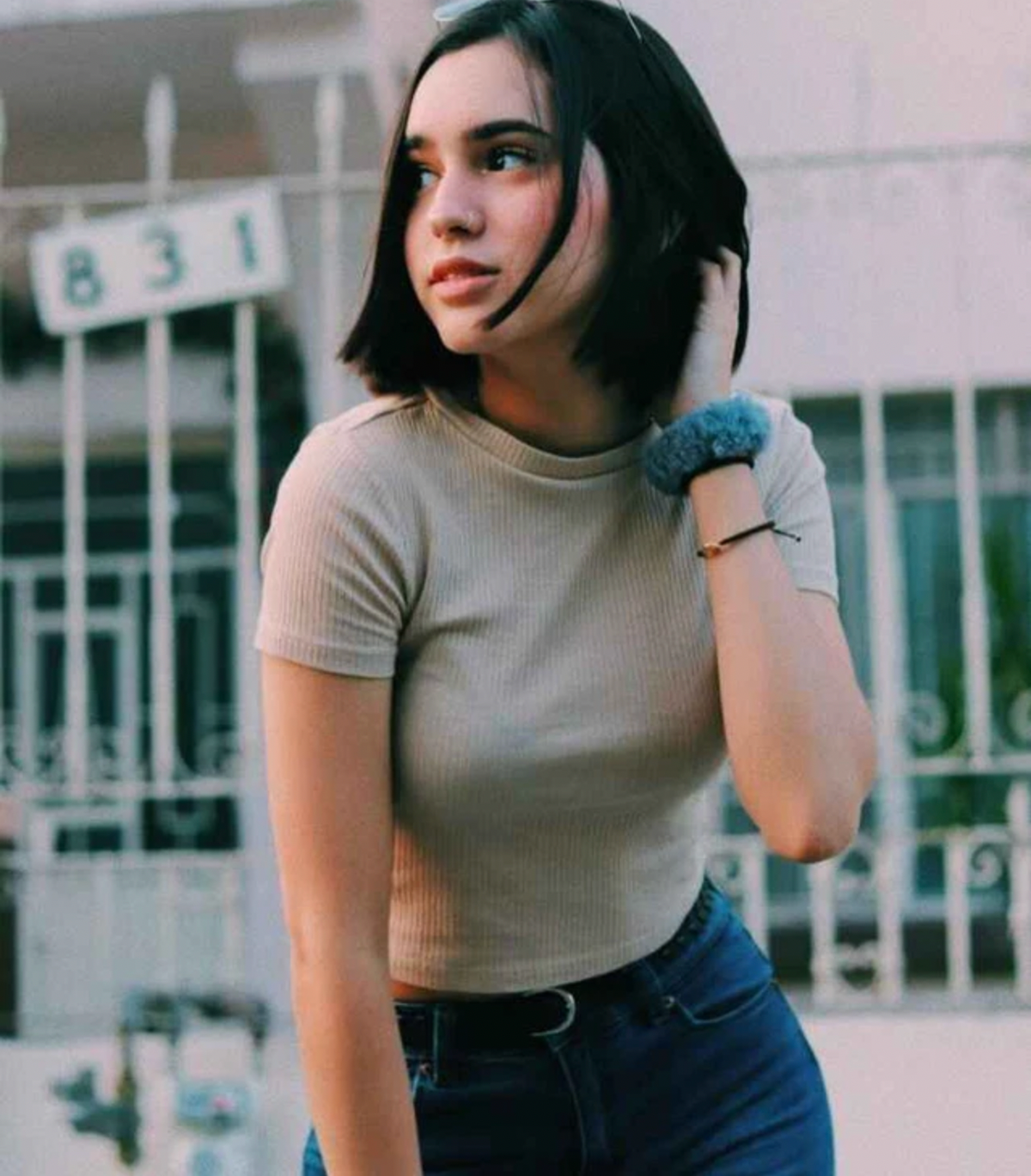 Hot girl 2K bắt đầu nổi tiếng cách đây 3 năm nhờ những clip hát nhép vui nhộn đăng lên mạng.