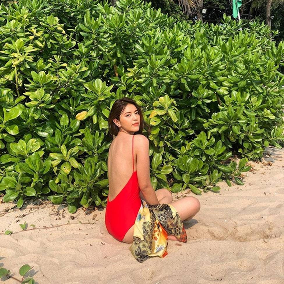 Cô nàng có gương mặt khả ái với những đường nét hài hoà.