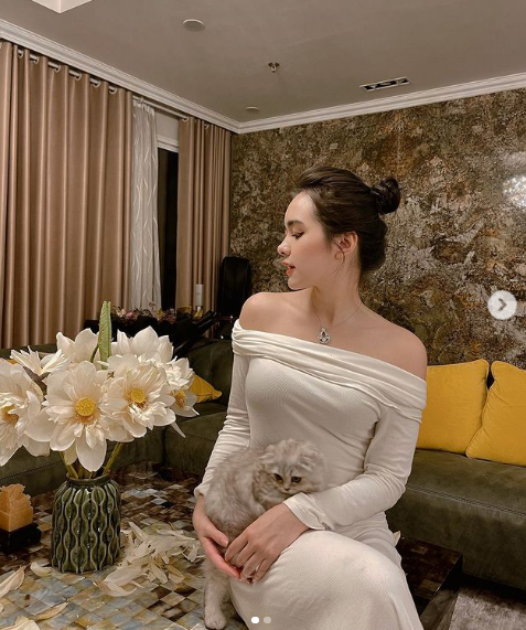 Hồ Thiên Trang không chỉ thu hút người đối diện bởi gương mặt xinh xắn mà còn bởi vóc dáng cân đối.