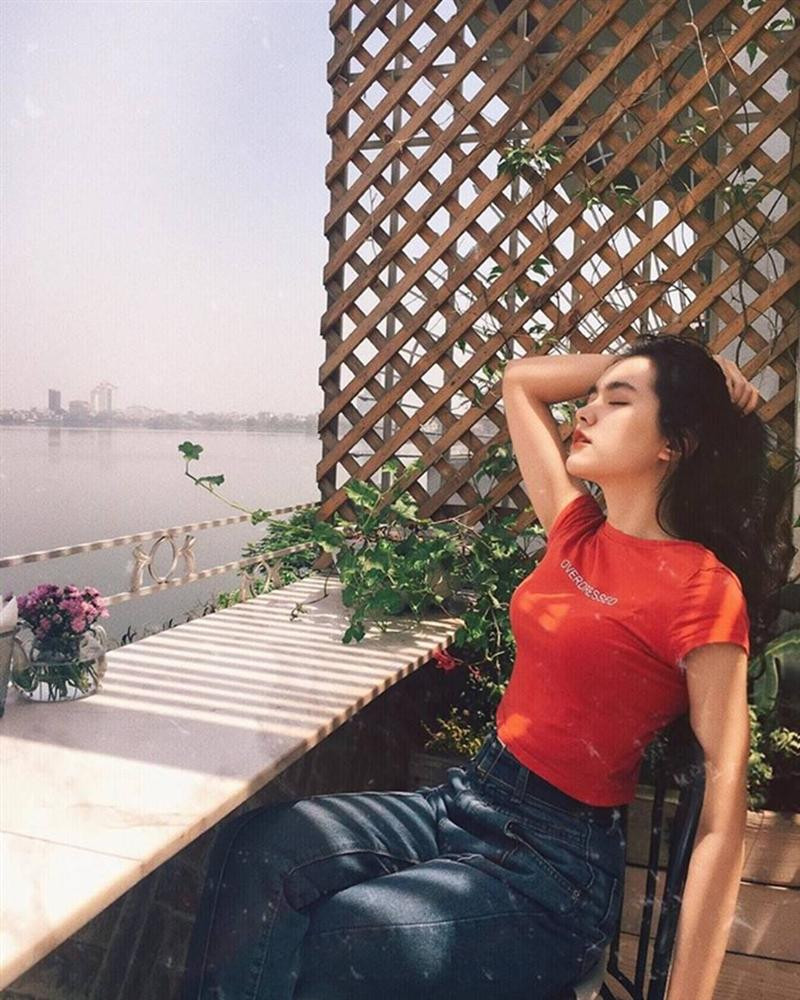 Với lợi thế sắc vóc, Hồ Thiên Trang thường xuyên được mời làm người mẫu ảnh.