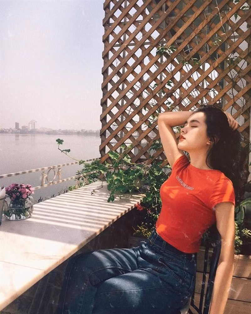 Với lợi thế sắc vóc, Hồ Thiên Trang thường xuyên được mời làm người mẫu ảnh.