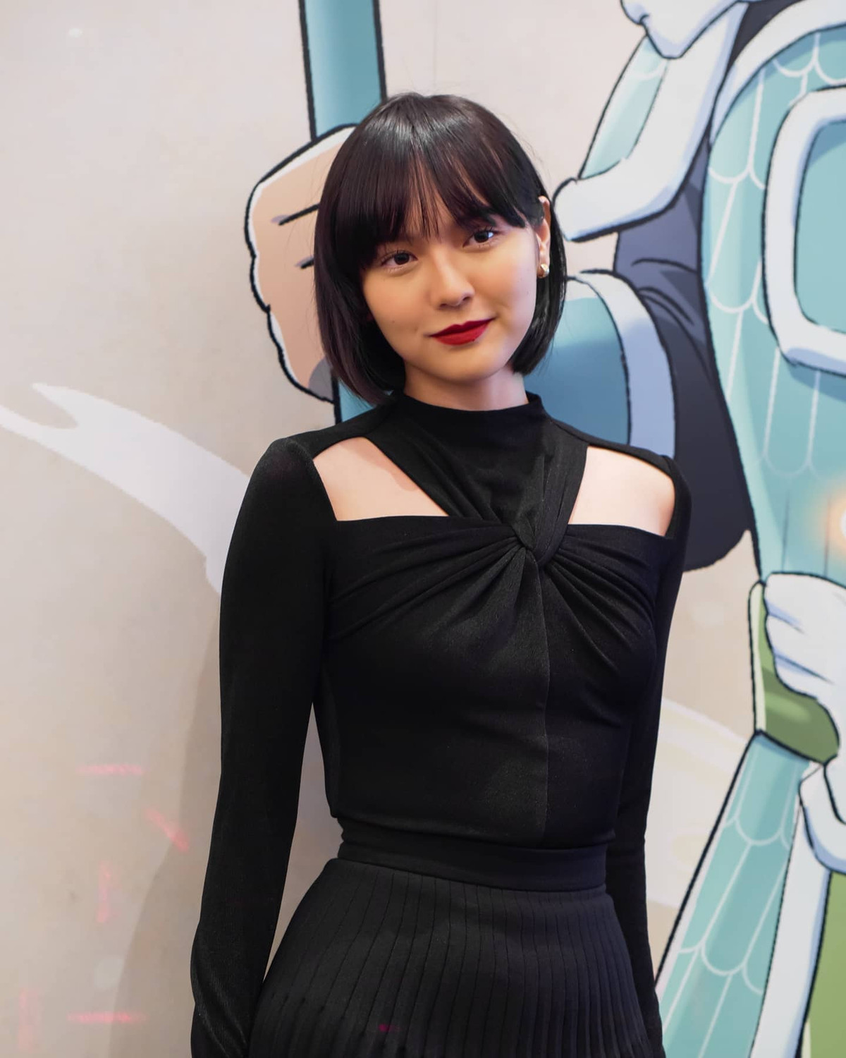 Hot girl Hải Tú xuất hiện trong tiệc mừng kỉ niệm 10 năm thành lập công ty của "sếp" tuy nhiên sắc vóc của cô nàng lại bị cư dân mạng chê tơi tả.