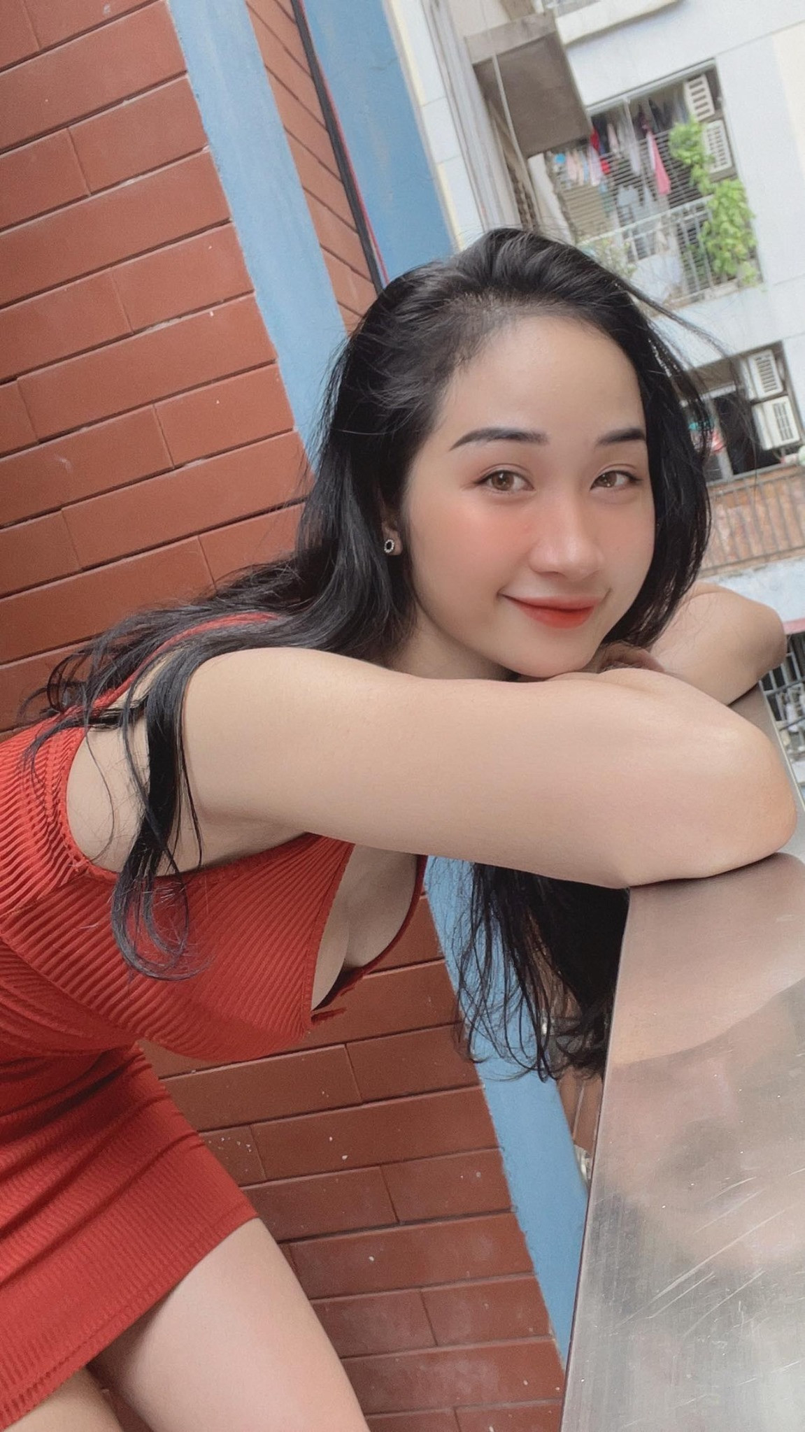 Mọi hình ảnh khoe dáng nuột nà của cô giáo Phương Thảo đăng tải trên trang cá nhân đều thu hút lượt like khủng.