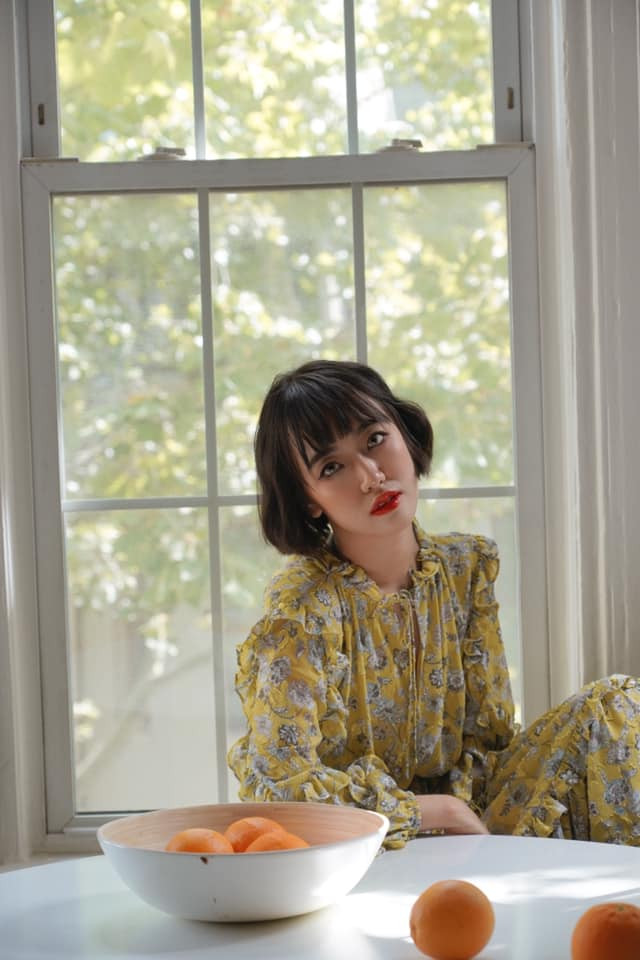 Quỳnh Anh cũng sở hữu kênh Youtube riêng, đặc biệt chuỗi video "Du lịch một mình" của Quỳnh Anh trở nên nổi bật hơn cả.