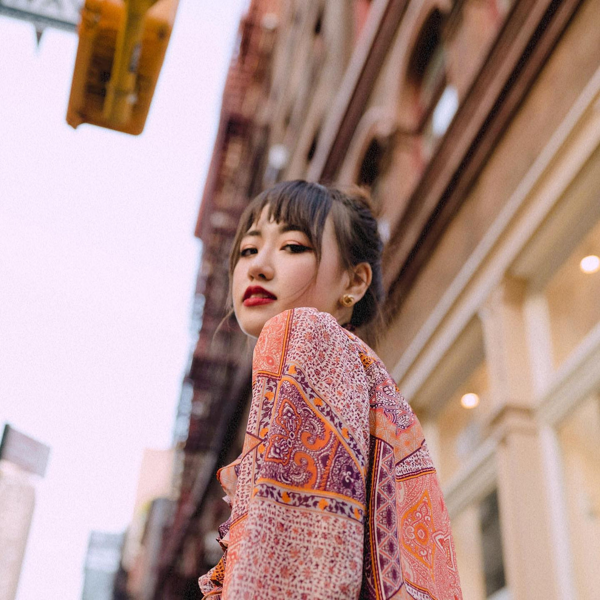 Sang Mỹ, bên cạnh việc học Quỳnh Anh còn tìm thêm cơ hội làm tình nguyện cho tuần lễ thời trang New York và Philadelphia, đồng thời tham gia tổ chức các sự kiện thời trang tại trường.