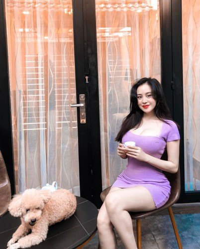 Được biết, lý do mà hot girl xứ Nghệ ngại diện bikini là vì bản thân không biết bơi nên không mấy khi đi bơi. Sau khi biết được nguyên nhân này netizen ai cũng không khỏi phì cười.