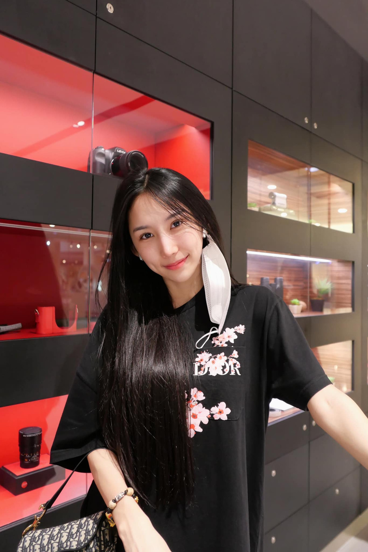 Trên trang IG cá nhân có hơn 160.000 người hâm mộ của mình, Atinuch Wattanasirichaikul thường xuyên đăng những hình ảnh khoe 3 vòng tuyệt đẹp.