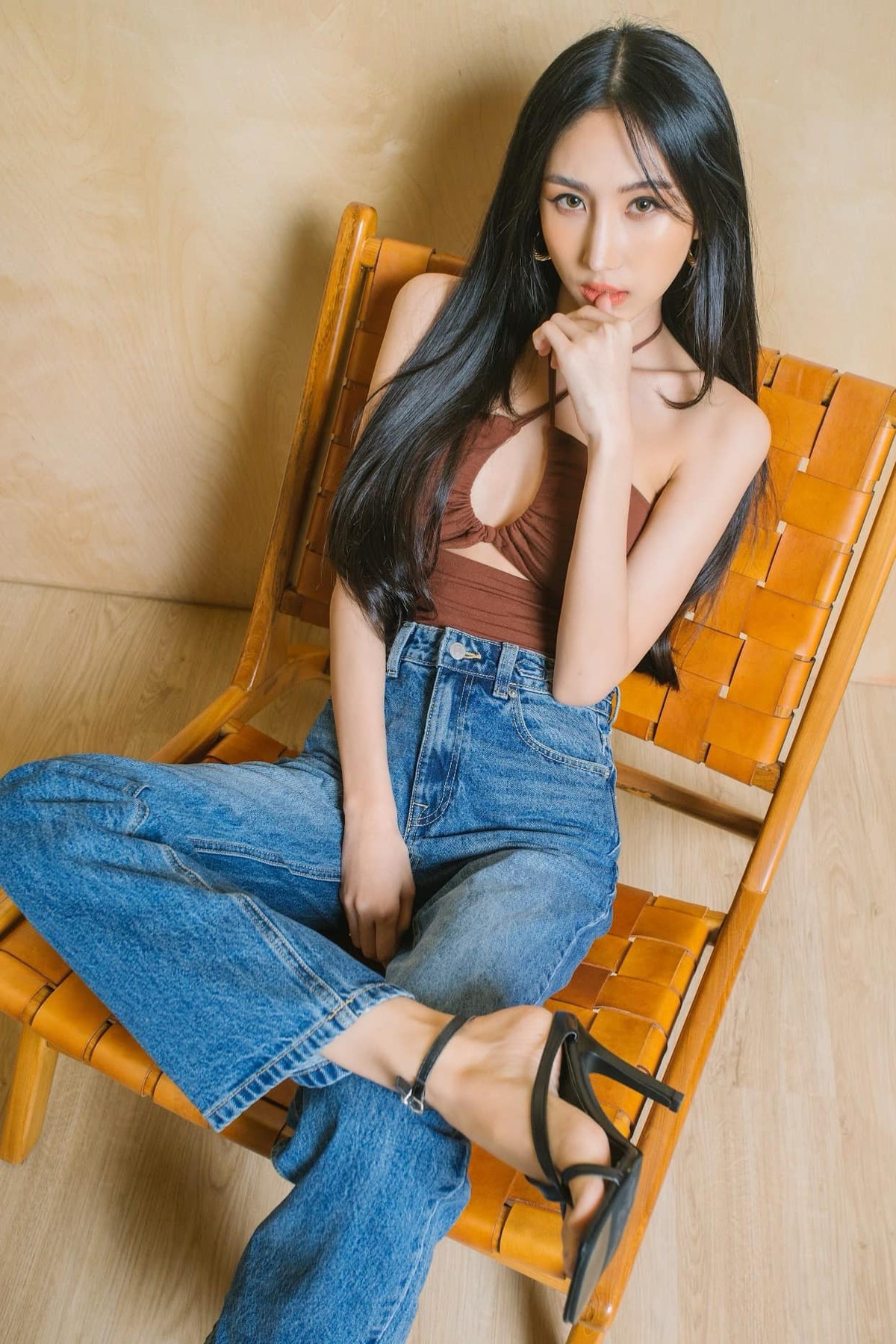 Nàng hotgirl Thái Lan bắt đầu lấn sân làm người mẫu ảnh và trở thành người mẫu được nhiều nhãn hàng săn đón.