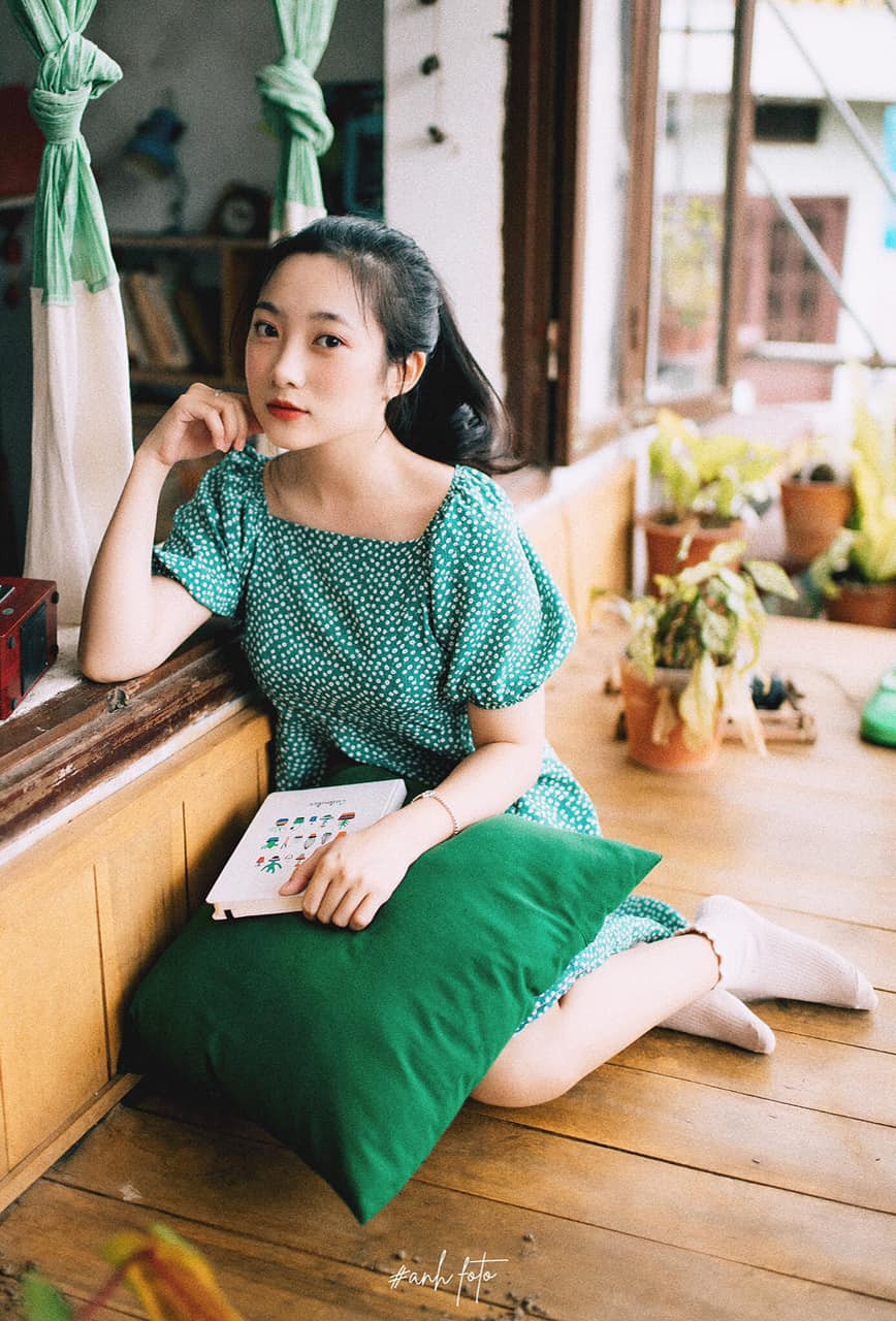 Cô giáo hot girl này từng là sinh viên chuyên ngành Sư phạm Toán của trường Đại học Thủ đô Hà Nội. Năm 2017, cô nàng ra trường với tấm bằng loại giỏi, điểm tốt nghiệp là 3.3/4.