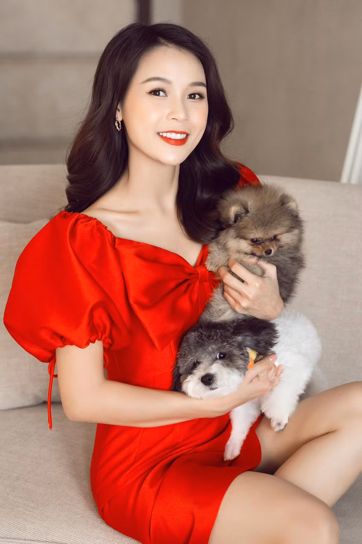 Sam cho biết phía tòa nhà đã nói "chó không phải là thú cưng mà là gia súc", đồng thời còn yêu cầu mở cửa vào căn hộ để khám xét và chụp hình làm bằng chứng.