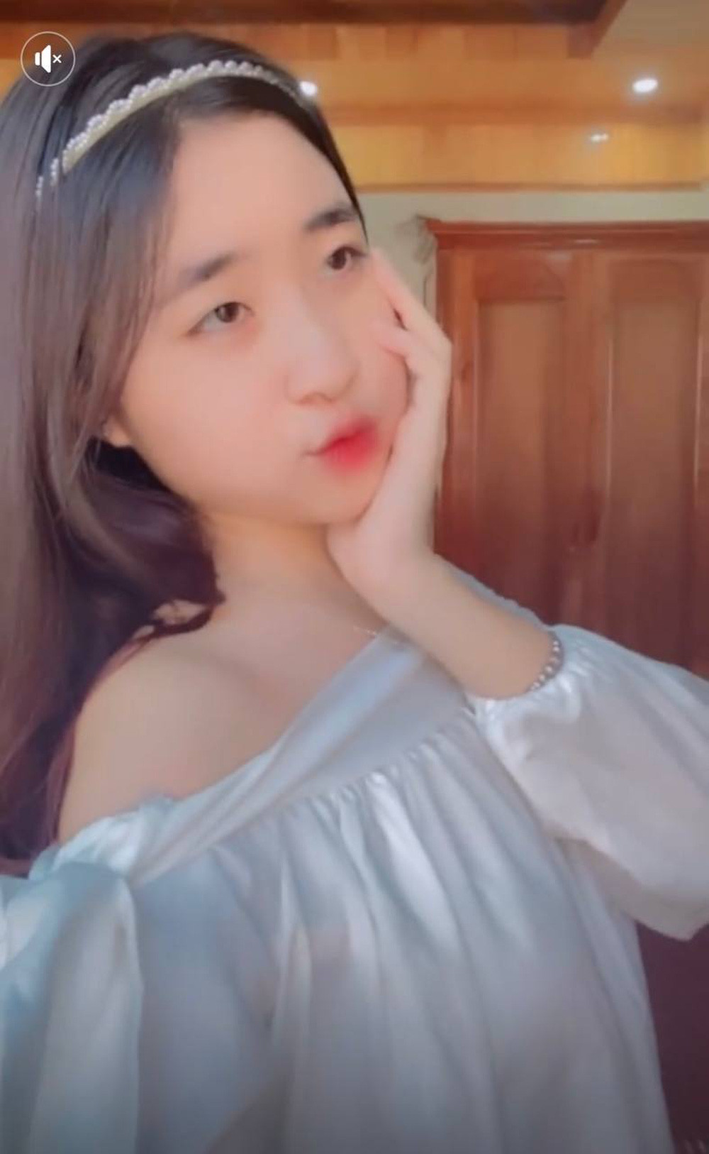 Bạn gái Nguyễn Hoàng Khánh có nhan sắc xinh xắn, đáng yêu không khác gì thế hệ hot girl Gen Z.