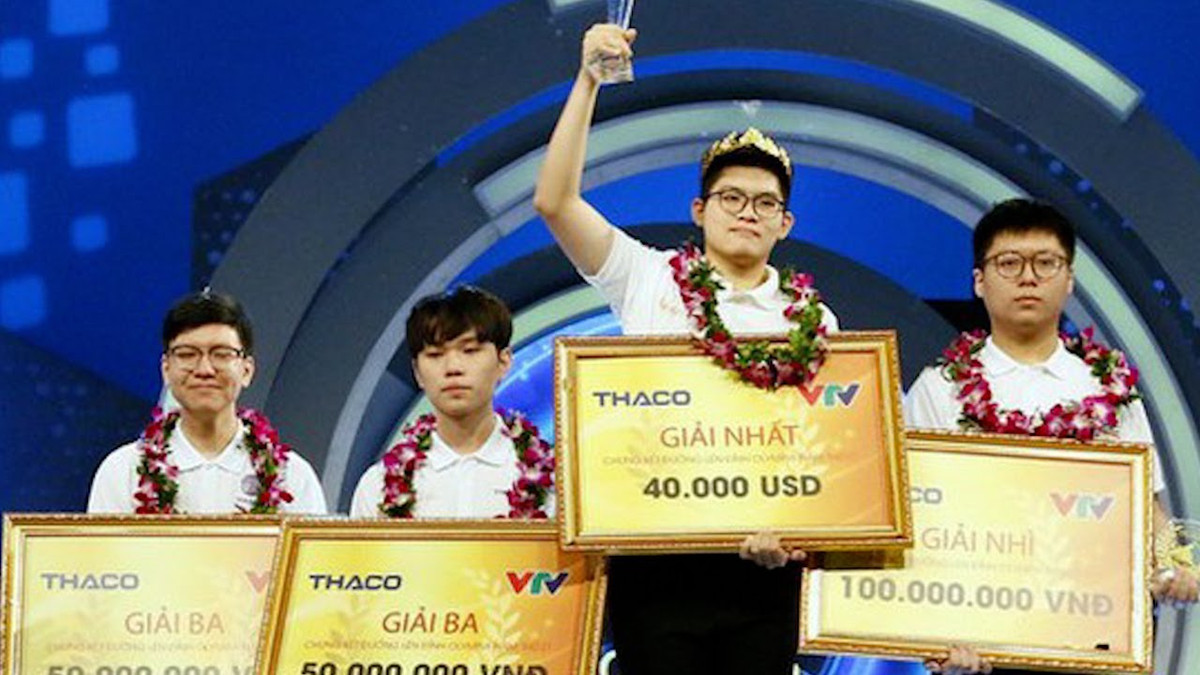 Đây cũng là lần đầu tiên chiếc vòng nguyệt quế vinh quang này đến được với trường THPT Bạch Đằng, Quảng Ninh.