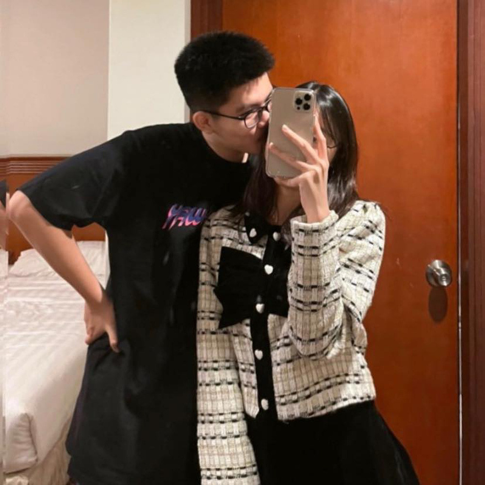 Được biết, bạn gái của Hoàng Khánh tên Quách Huyền Thương, hiện đang là học sinh lớp 12 của một trường THPT tại Quảng Ninh.