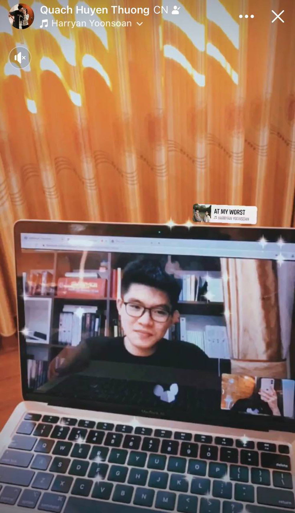 Cả hai cũng không ngại công khai tình cảm bằng những bức ảnh, hành động cực ngọt ngào dành cho nhau trên MXH.