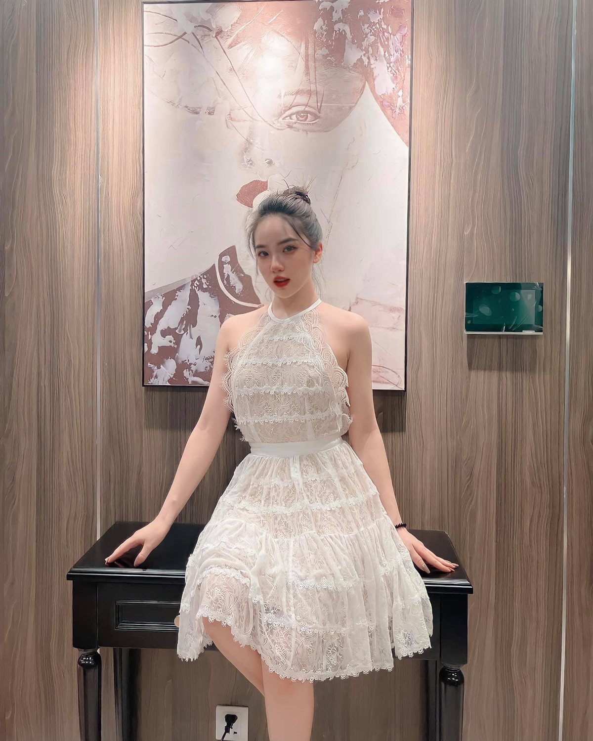 Từng được mệnh danh là "nữ thần đồng phục" , thế nhưng những hình ảnh thời gian gần đây của Thu Phương làm nhiều người không khỏi ngỡ ngàng.