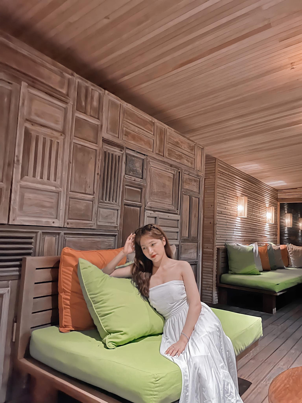 Tiêu Ngọc sở hữu nhan sắc xinh đẹp, với nét mong manh, nhẹ nhàng và khuôn mặt khả ái.