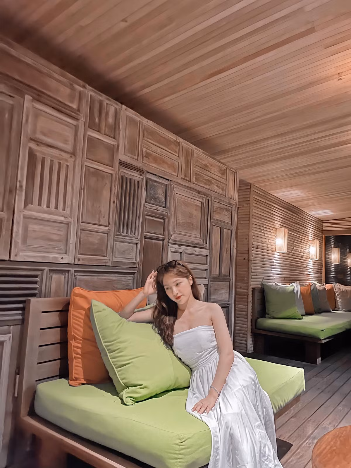 Tiêu Ngọc sở hữu nhan sắc xinh đẹp, với nét mong manh, nhẹ nhàng và khuôn mặt khả ái.