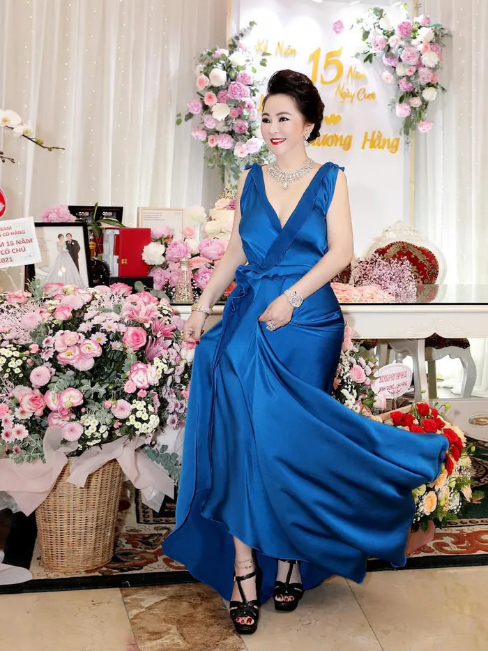 Nữ doanh nhân 7X cho biết ở ngoài đời thân hình của bà nhỏ bé, cân nặng chỉ từ 51-52 kg, cao 1m58.