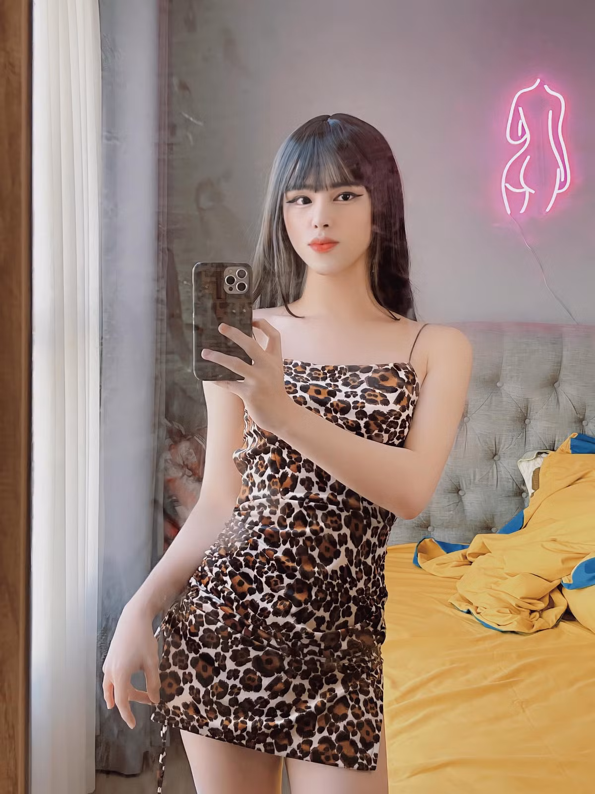 Trong một lần chia sẻ, Đức Bo cũng cho biết anh là người song tính (Bisexual), có thể thích cả 2 phái nam và nữ.