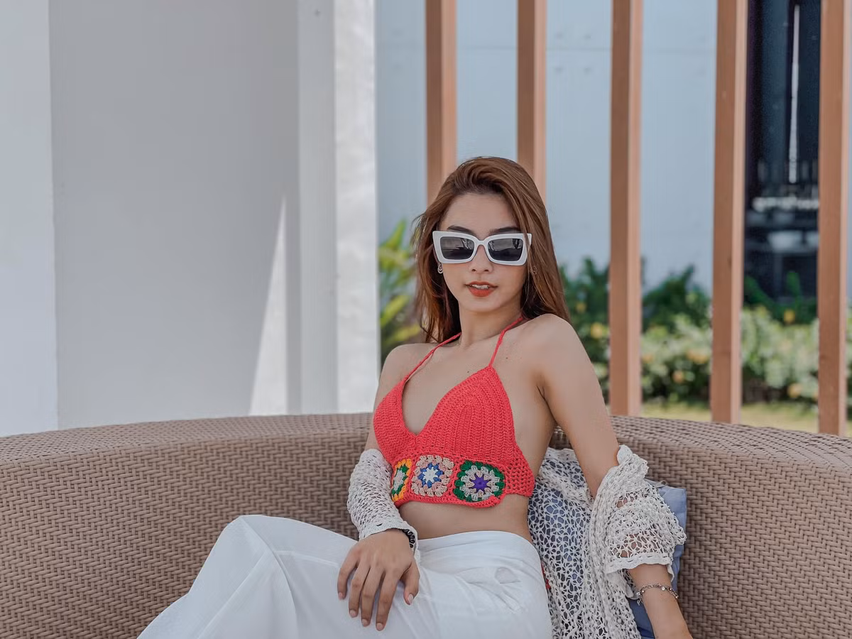 Quỳnh Lê cũng có cuộc sống sang chảnh ngoài đời, cô thường check - in ở nhiều địa điểm sang trọng, du lịch đó đây.