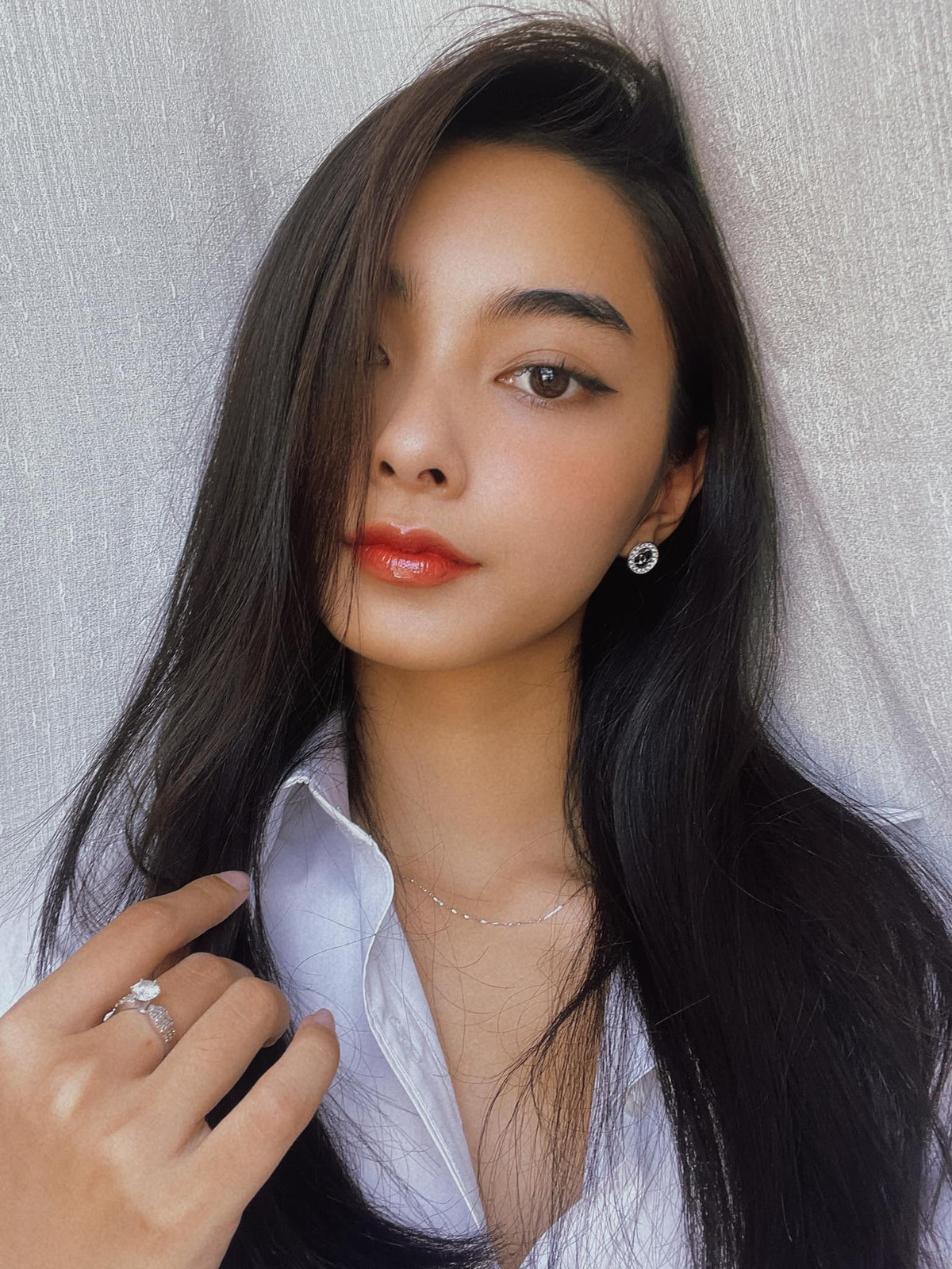 Nàng dâu Cần Thơ ở ngoài đời sở hữu sắc vóc xinh đẹp, vẻ đẹp như lai Tây của cô cũng vô cùng cuốn hút.