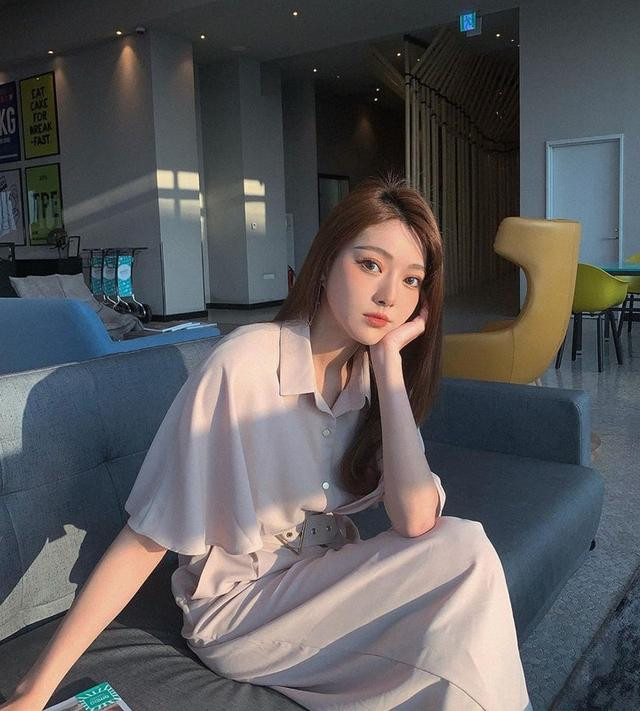 Nàng hot girl được nhận xét có gương mặt ngây thơ, trái ngược với phong cách gợi cảm, có phần táo bạo mà cô theo đuổi.