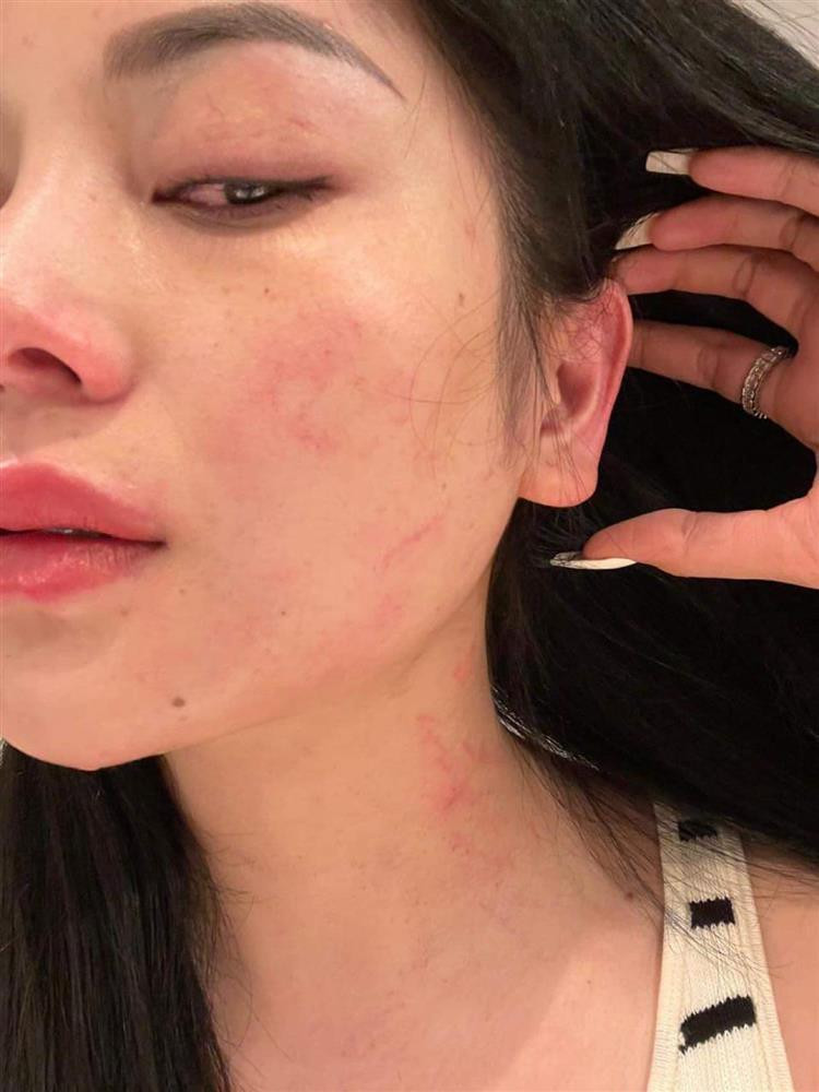 Tuy nhiên, tất cả mọi thông tin trên chỉ là suy đoán của dân mạng, vụ việc ra sao chỉ Lily Chen biết rõ.