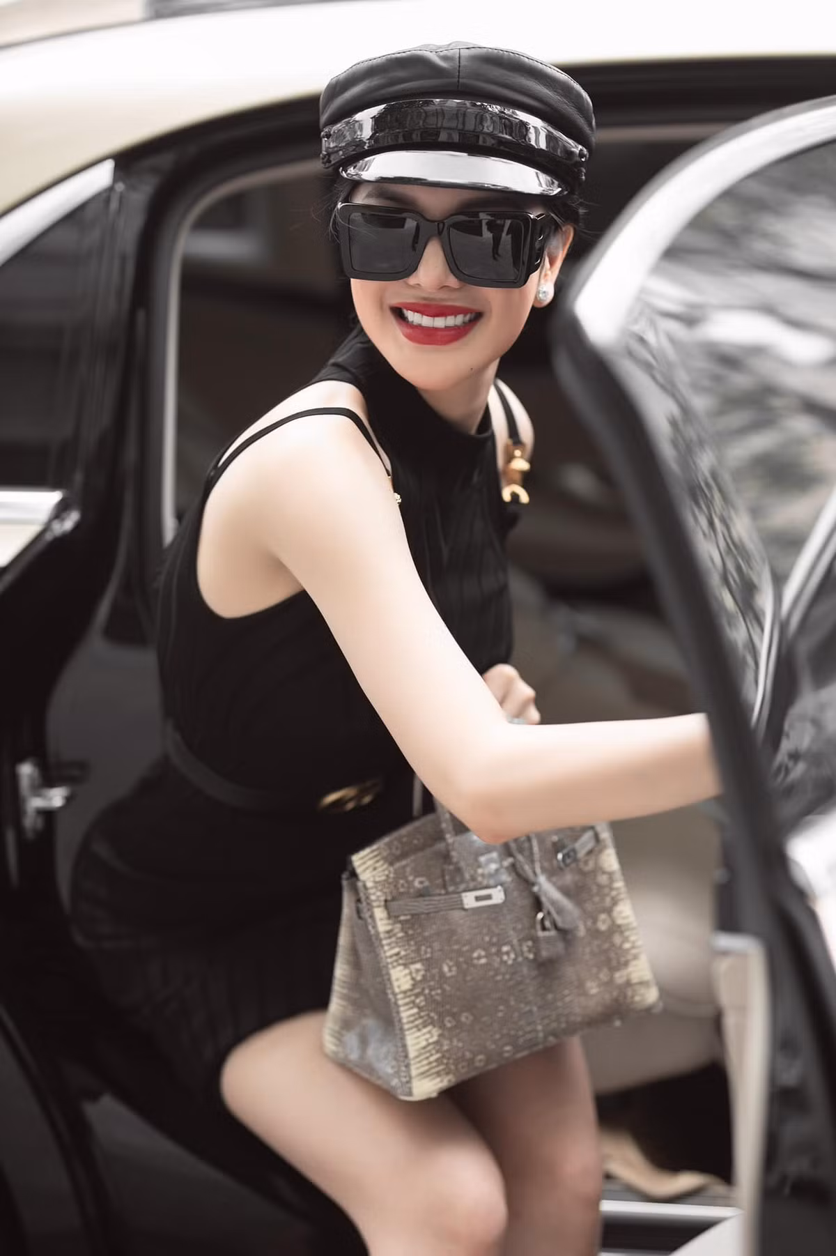 Lily Chen là rich kid từng có màn "đụng hàng" xe xịn với Ngọc Trinh hồi tháng 6 vừa qua.