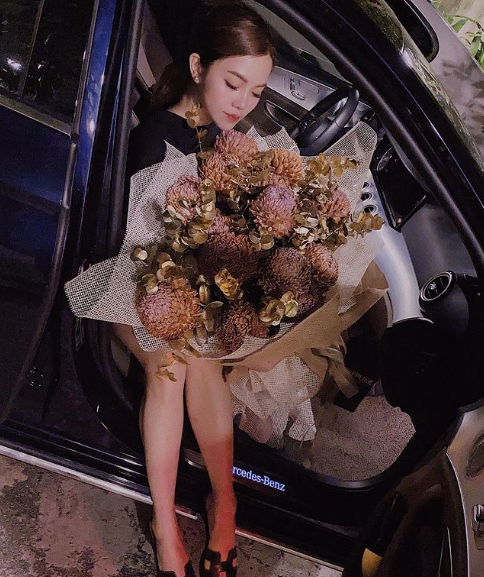 Thảo Nhi cũng được biết đến là một rich kid, cô còn chơi rất thân với nhóm bạn nổi tiếng gồm những cái tên như Kaity Nguyễn, Trang Hý, Kiều Trinh Xíu....