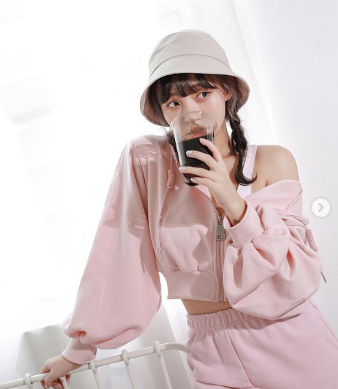 Từ khi vào đội cổ vũ, sự nổi tiếng của cô nàng cũng tăng vọt, độ phủ sóng trên MXH của Lâm Tương cũng được lan rộng, cô hút fan nhanh chóng.