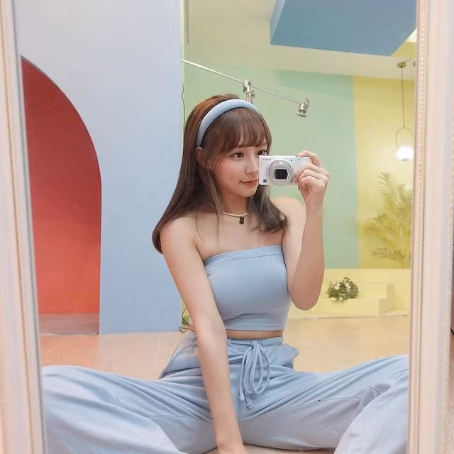 Chỉ trang điểm nhẹ nhàng, diện đồ đơn giản, Lâm Tương vẫn gây mê cho người hâm mộ. Ảnh: IGNV