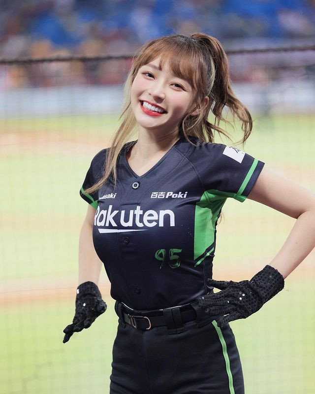 Gần đây, do dịch bệnh, các cuộc thi đấu đình chỉ, Lâm Tương cũng tạm ngừng hoạt động nên cô thường livestream tương tác với người hâm mộ.