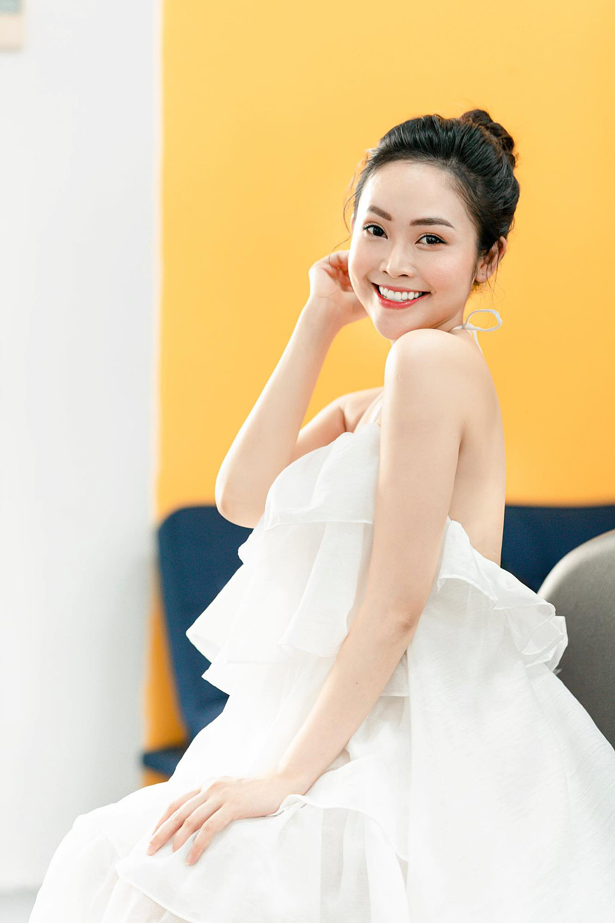 Nhắc đến cô, ai cũng nghĩ ngay tới hình ảnh một nữ MC có nụ cười tỏa nắng, giọng nói truyền cảm trên truyền hình.