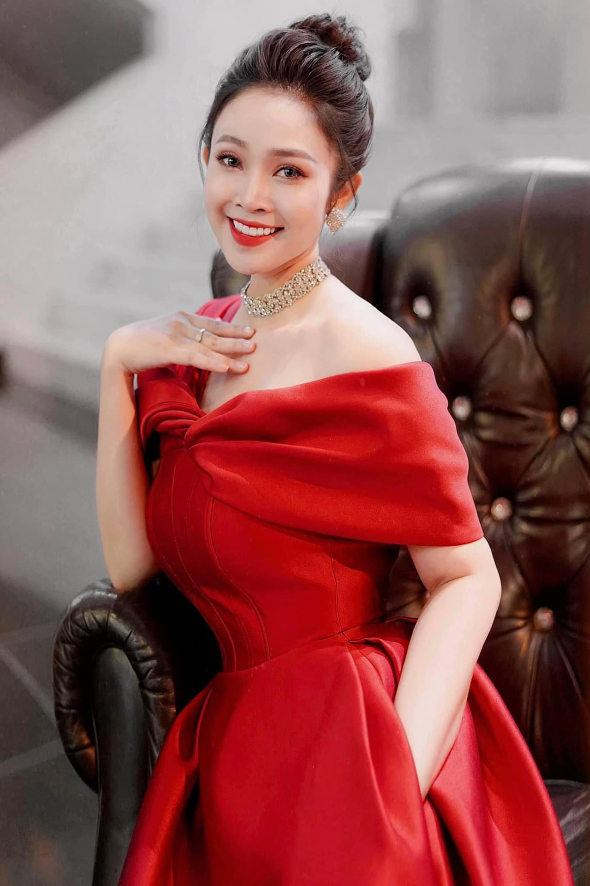 Không quyến rũ, nóng bỏng hay gợi cảm, Thùy Linh luôn toát lên vẻ đẹp duyên dáng mà đầy sức sống.