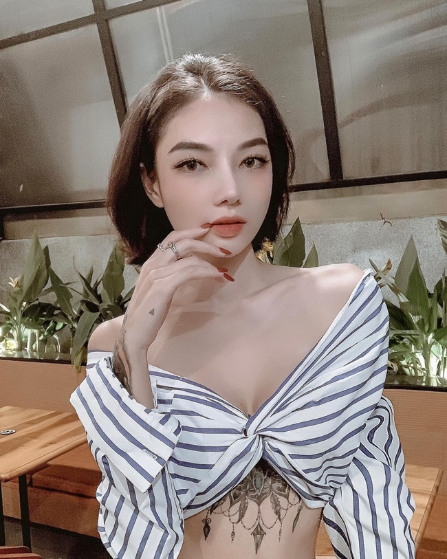 Chẳng những có diện mạo khả ái, hot girl Anh Thư còn có vóc dáng chuẩn đẹp đặc biệt là vòng 1 đến 90cm.