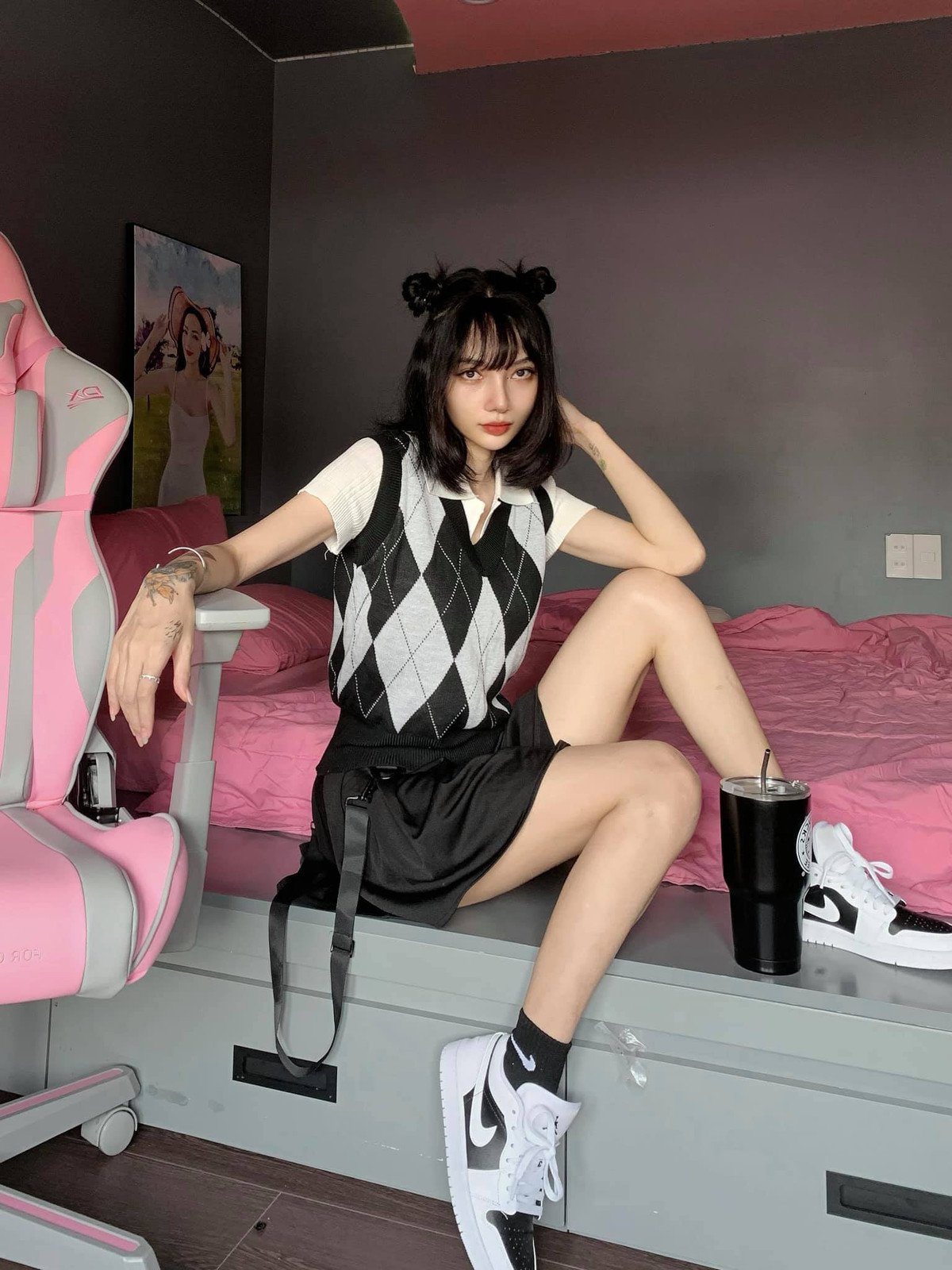 Nổi bật với vẻ ngoài khả ái, Anh Thư nhanh chóng được cộng đồng mạng biết tới.