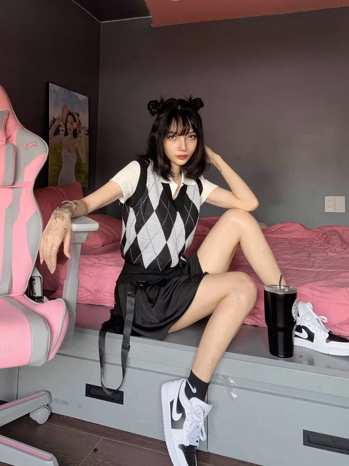 Nổi bật với vẻ ngoài khả ái, Anh Thư nhanh chóng được cộng đồng mạng biết tới.