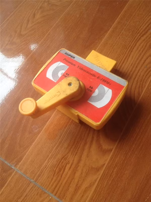 Chiếc băng cầm tay chỉ những thanh niên 8x, 9x đời đầu mới biết rõ, các bạn 2000 chắc chắn sẽ mắt tròn mắt dẹt khi nhìn thấy.