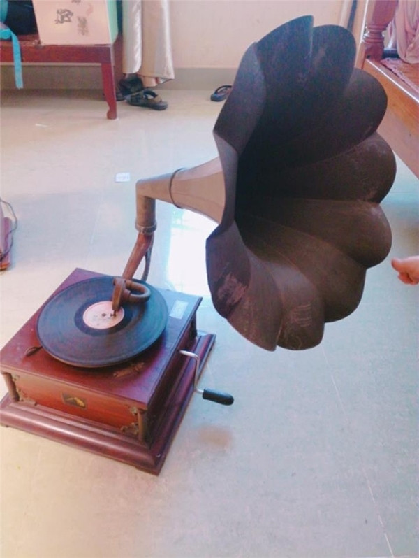 Cư dân mạng cũng rất hào hứng chia sẻ những món đồ dùng từ ngày xưa mà gia đình vẫn sử dụng đến tận bây giờ. Ảnh: Tổng hợp