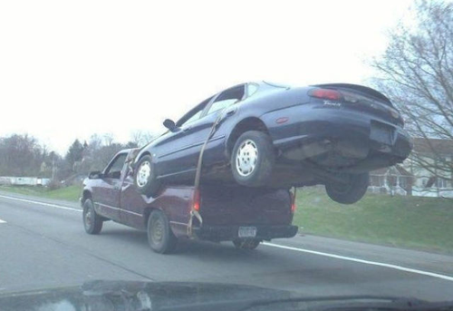 Những hình ảnh này được cư dân mạng gọi bằng cái tên hay ho đó là "làm xiếc" ngoài đường.